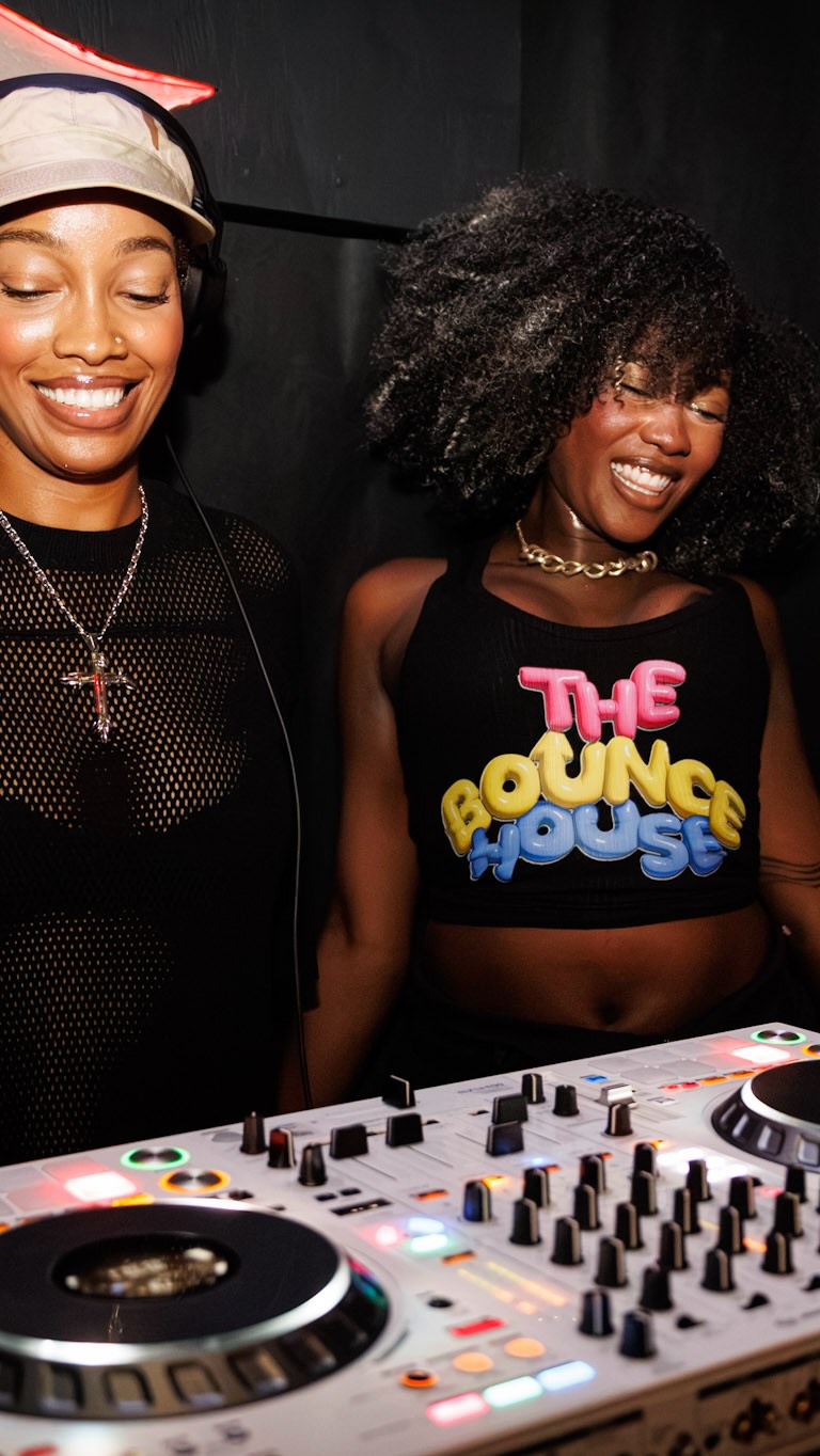 Club Oasis Costume Edition – 2 Year DJ-versary